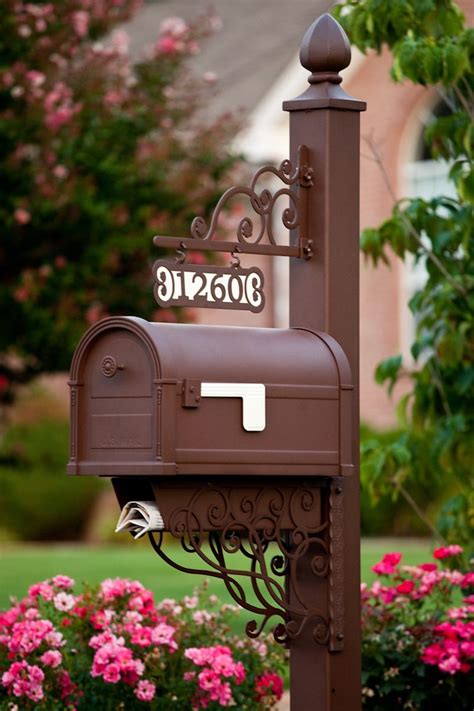 decorating a metal mailbox